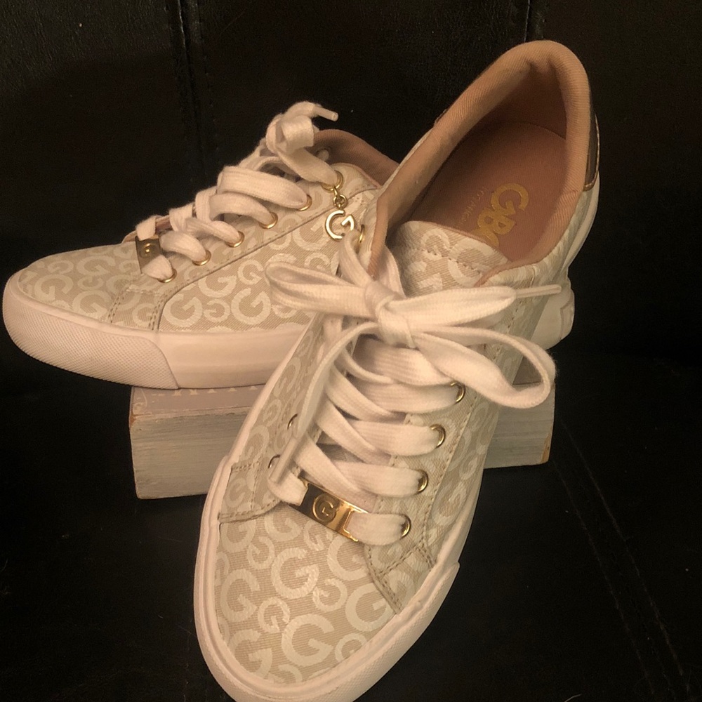 GBG Los Angeles Cream and White Logo Lace-Up Sneakers with Gold Hardware